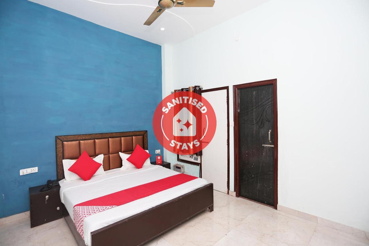 Oyo 29517 Hotel Barsana Palace Chhata Eksteriør bilde