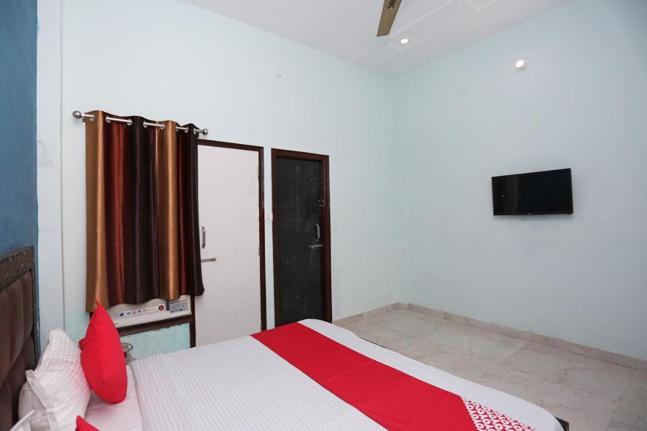 Oyo 29517 Hotel Barsana Palace Chhata Eksteriør bilde