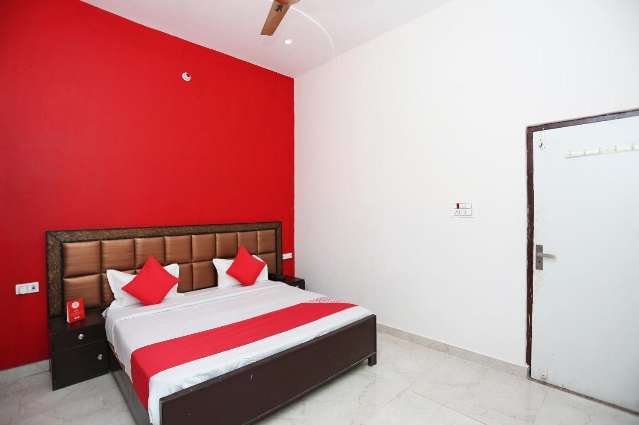 Oyo 29517 Hotel Barsana Palace Chhata Eksteriør bilde