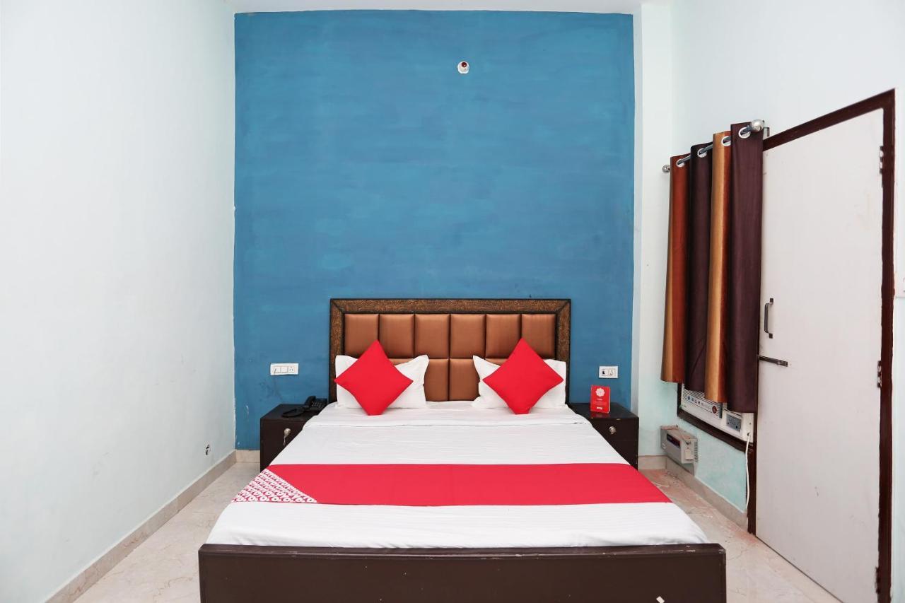 Oyo 29517 Hotel Barsana Palace Chhata Eksteriør bilde