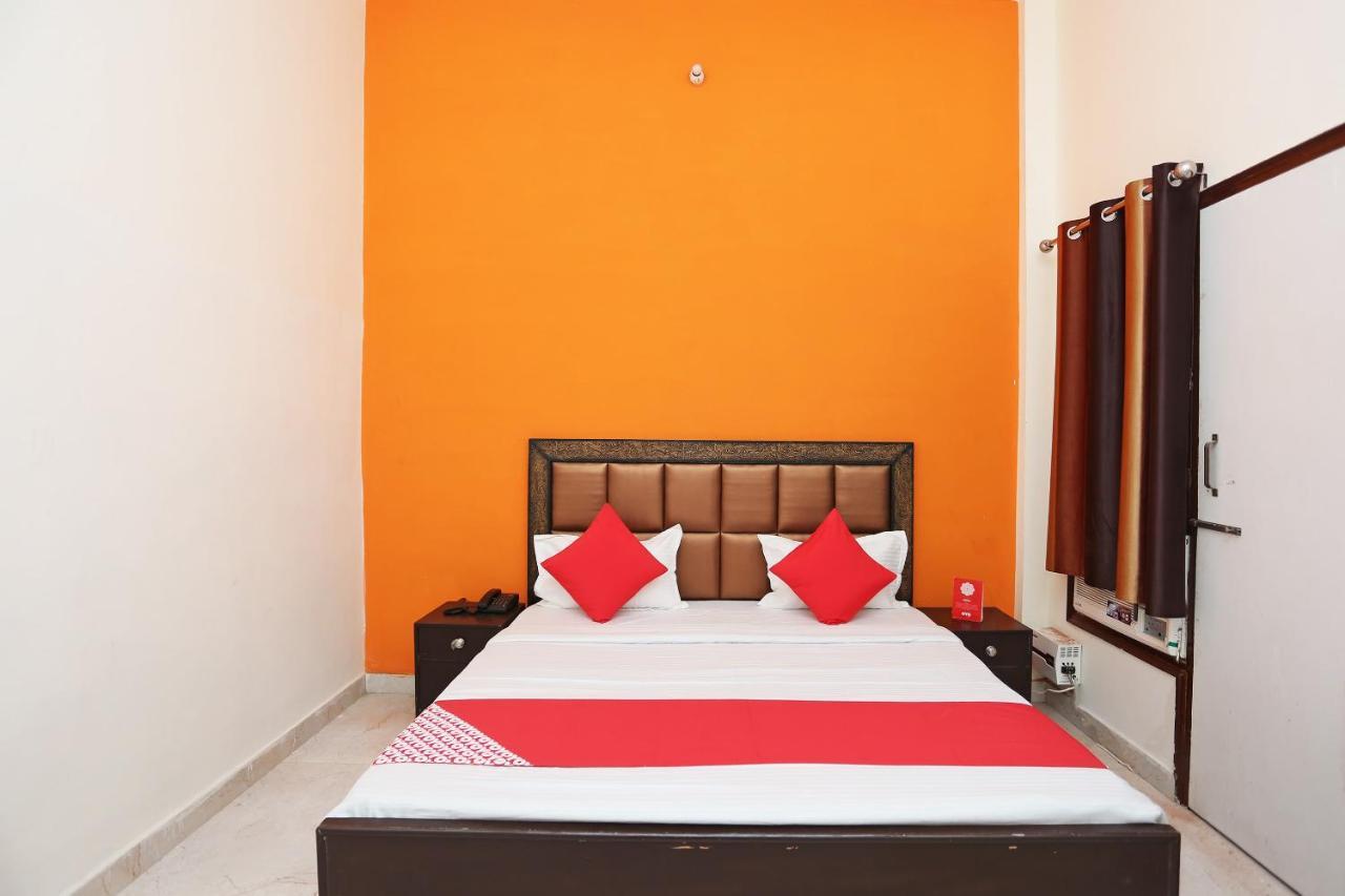 Oyo 29517 Hotel Barsana Palace Chhata Eksteriør bilde