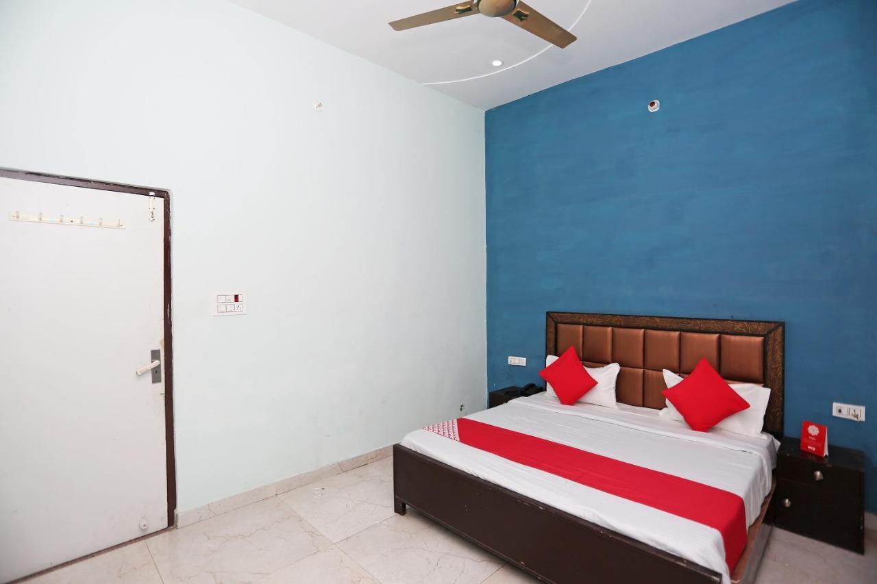 Oyo 29517 Hotel Barsana Palace Chhata Eksteriør bilde