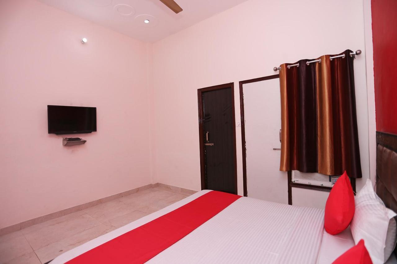 Oyo 29517 Hotel Barsana Palace Chhata Eksteriør bilde