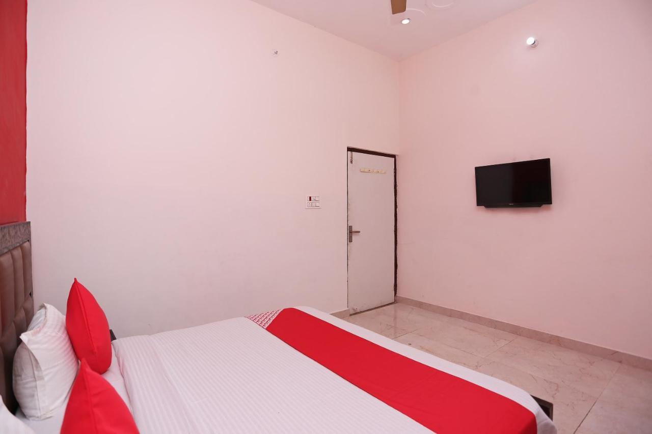 Oyo 29517 Hotel Barsana Palace Chhata Eksteriør bilde