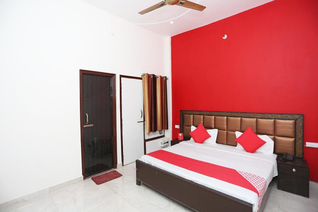 Oyo 29517 Hotel Barsana Palace Chhata Eksteriør bilde