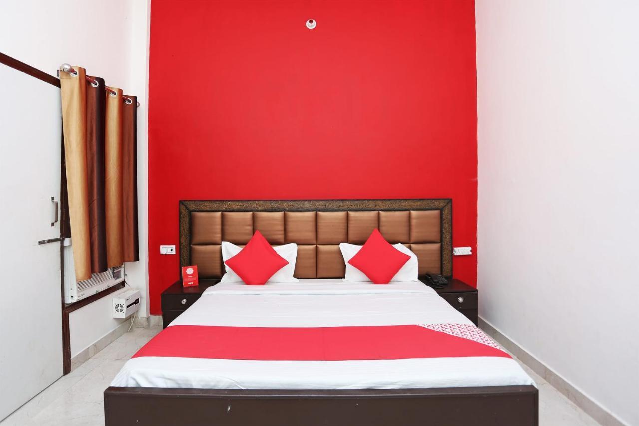Oyo 29517 Hotel Barsana Palace Chhata Eksteriør bilde