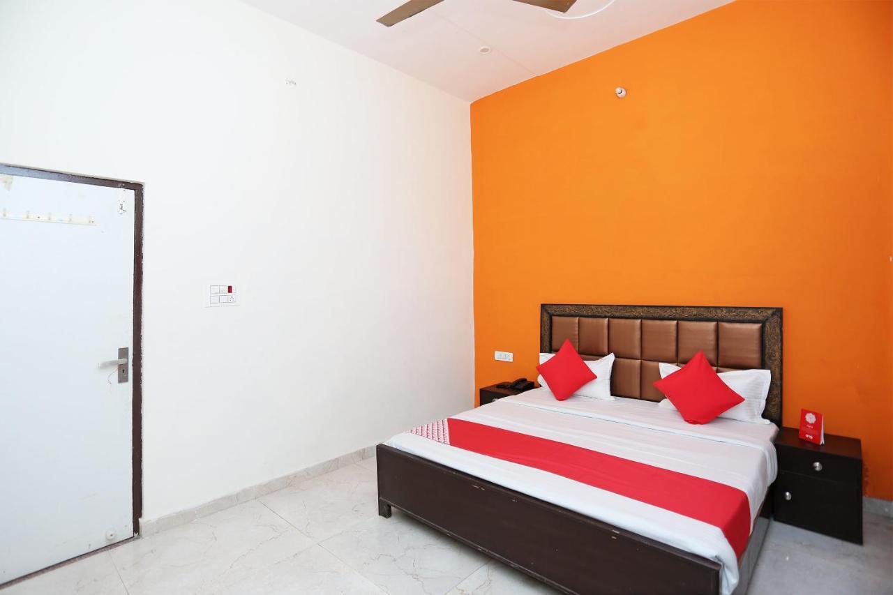 Oyo 29517 Hotel Barsana Palace Chhata Eksteriør bilde