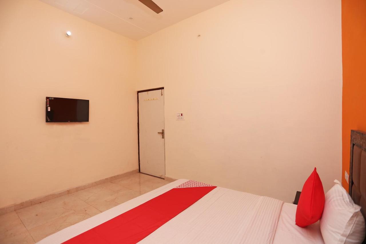 Oyo 29517 Hotel Barsana Palace Chhata Eksteriør bilde