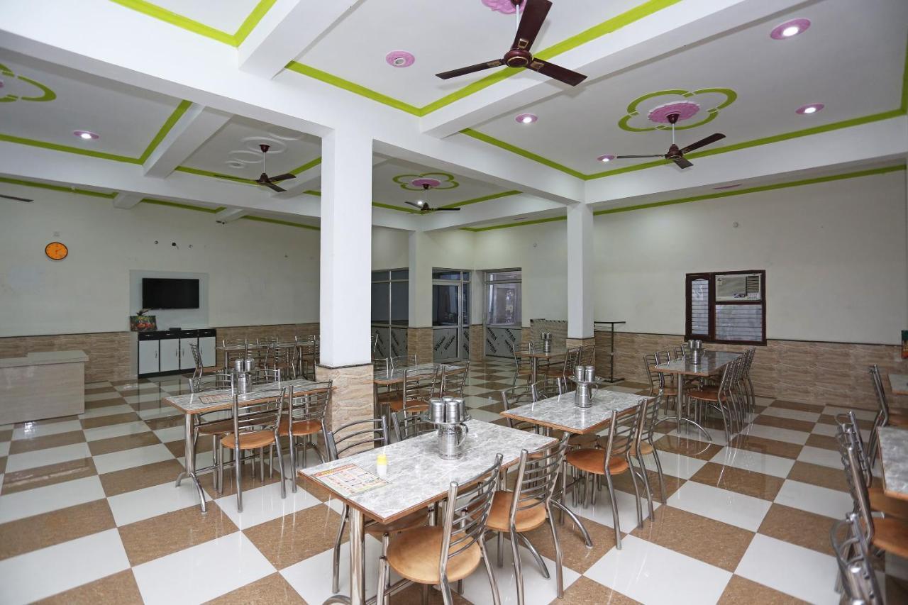 Oyo 29517 Hotel Barsana Palace Chhata Eksteriør bilde