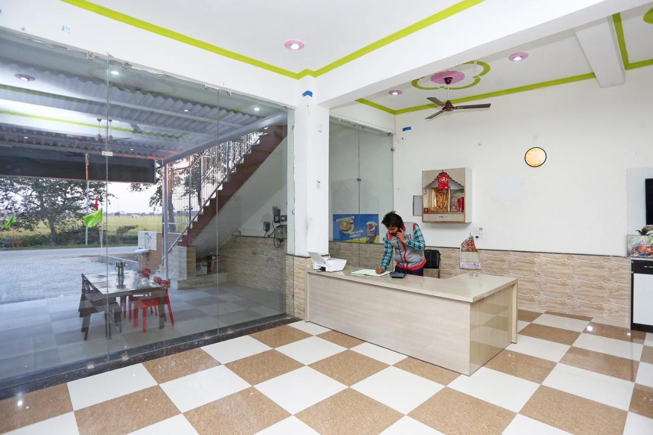 Oyo 29517 Hotel Barsana Palace Chhata Eksteriør bilde